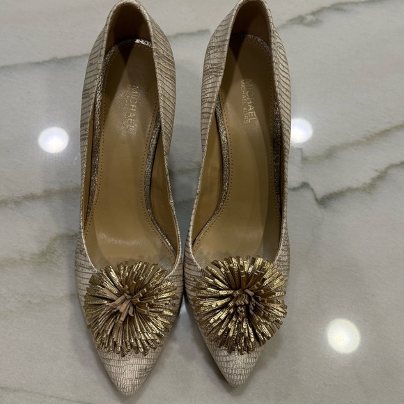 Michael Kors Lolita Heels Size 9.5 Metallic Gold Pom NWOB - Picture 4 of 13